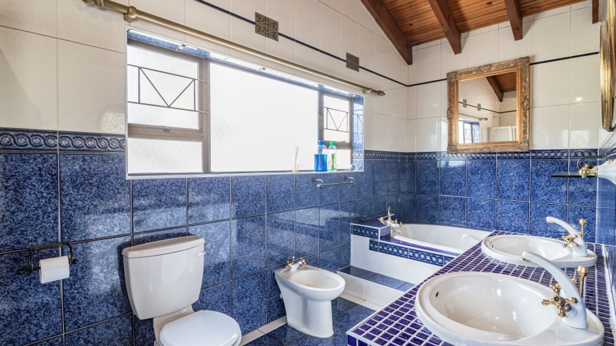 4 Bedroom Property for Sale in Blue Bend Eastern Cape